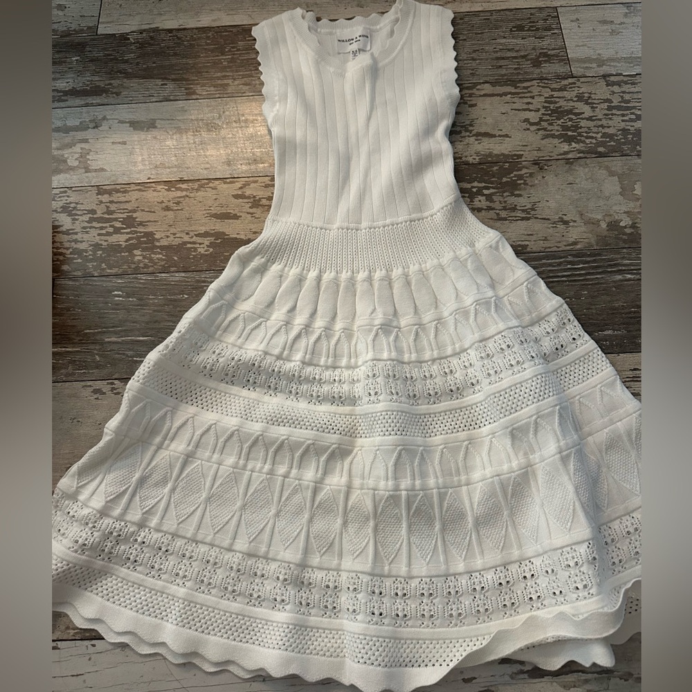 Elegant White Sleeveless Dress